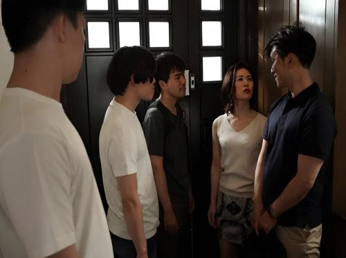 Hội bạn thân cuồng dâm của con trai