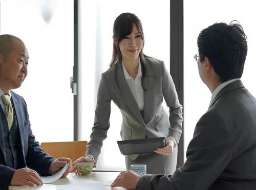A bela secretária de uma empresa rival