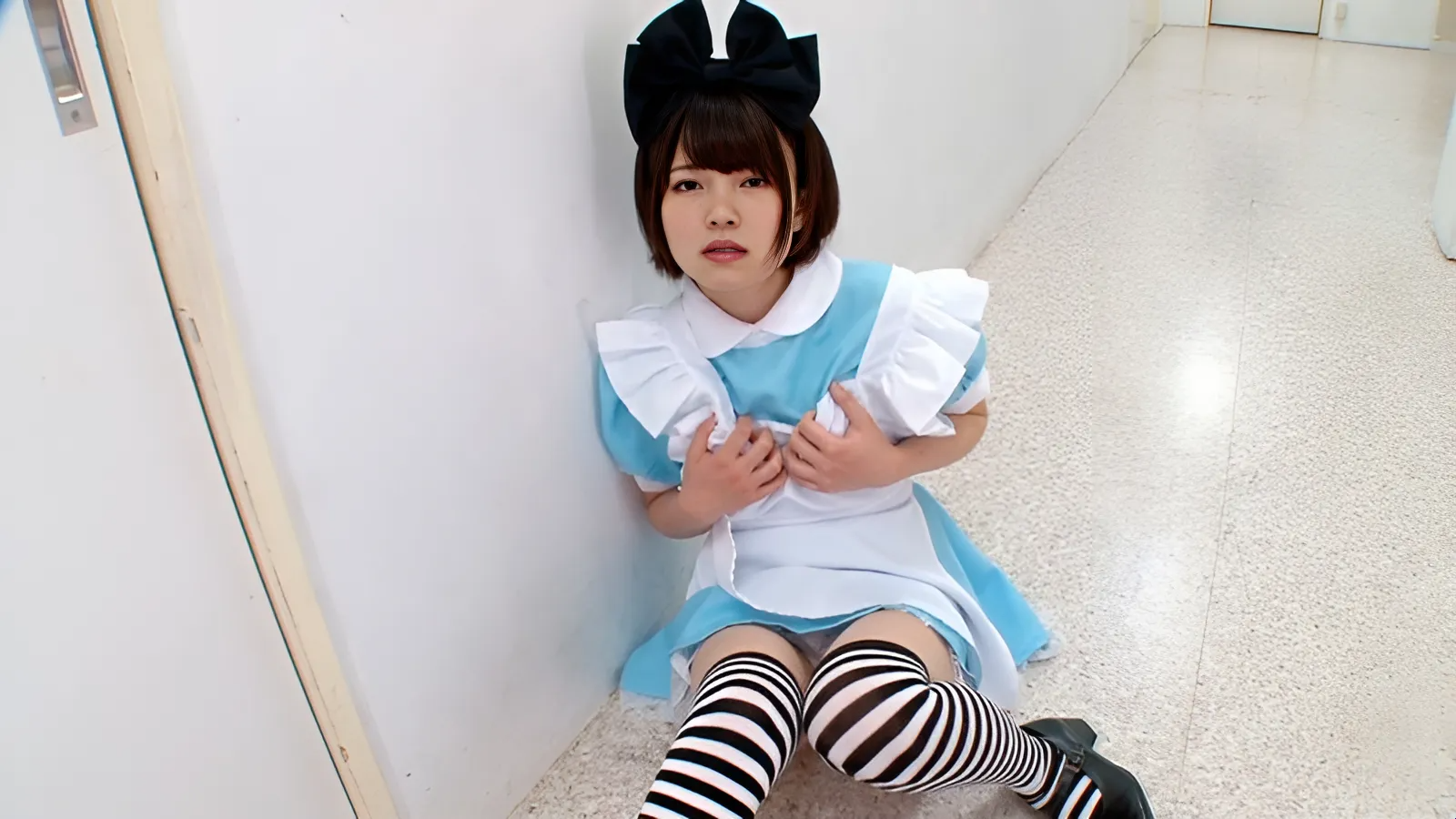 ARM-543 สาวคอสเพลย์ช่วยตัวเองและสิ้นสุด
