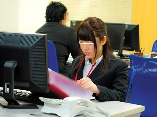 Segretamente innamorato della mia collega dal seno grande