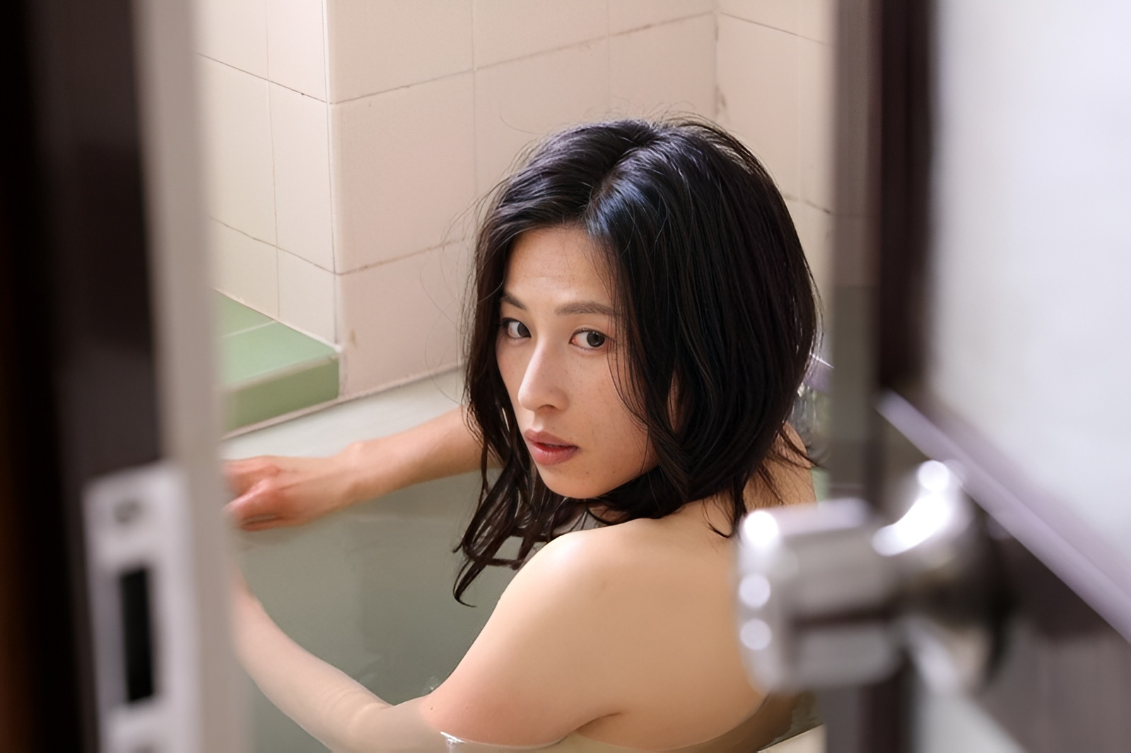 NSFS-205 Nhìn lén chị dâu tắm và cái kết