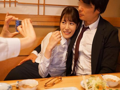 Bị sếp chuốc say đem ra làm trò đùa trong chuyến công tác