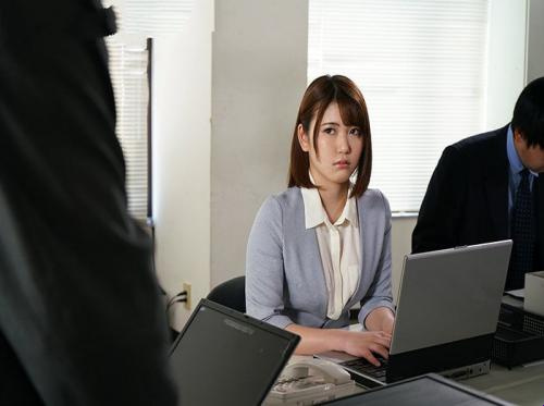 Rena Kodama wordt altijd en overal door haar baas geneukt